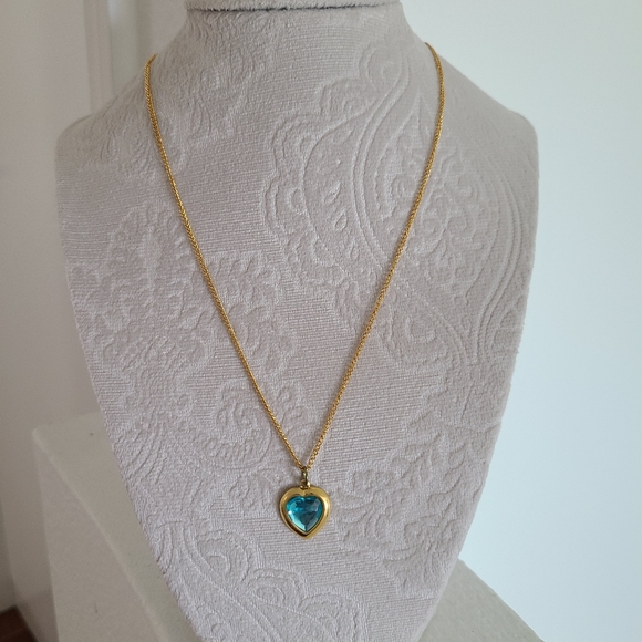 Jewelry - Heart gold Tone Necklace